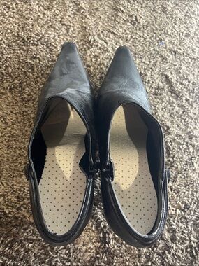 Pointed Toe Women's Ankle Heels in Black